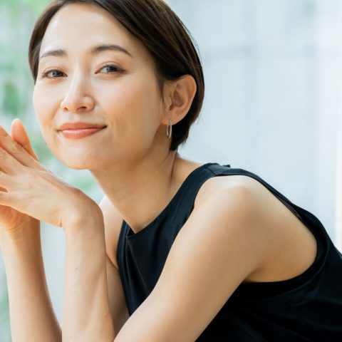 ショートヘアの女性